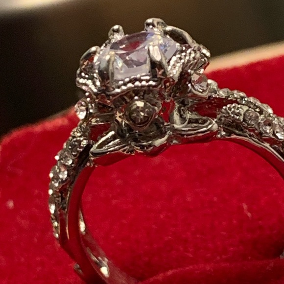 Beautiful Diamond ring. - Picture 5 of 11
